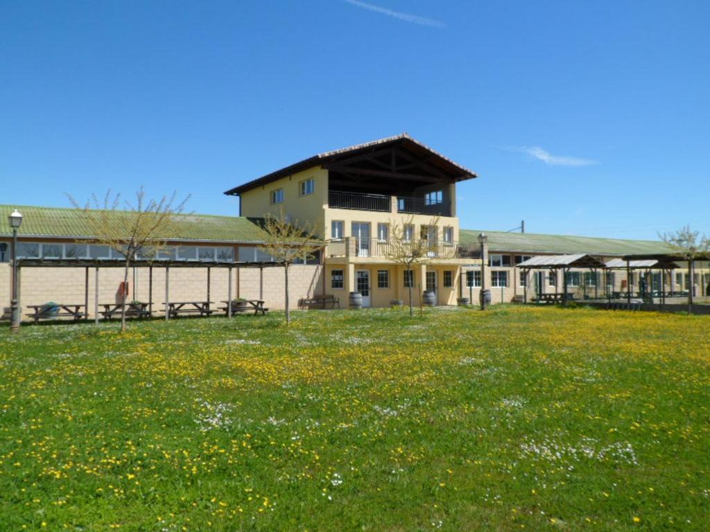 Albergue De Peregrinos Santiago Apostol Puente la Reina Esterno foto